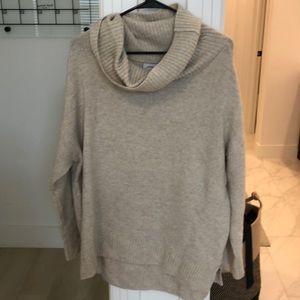Neutral crème sweater